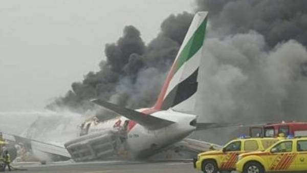 Hombre sobrevive a accidente de avión y se gana la lotería - Emirates-aeropuerto-internacional-Dubai-Twitter_CLAIMA20160803_0020_28