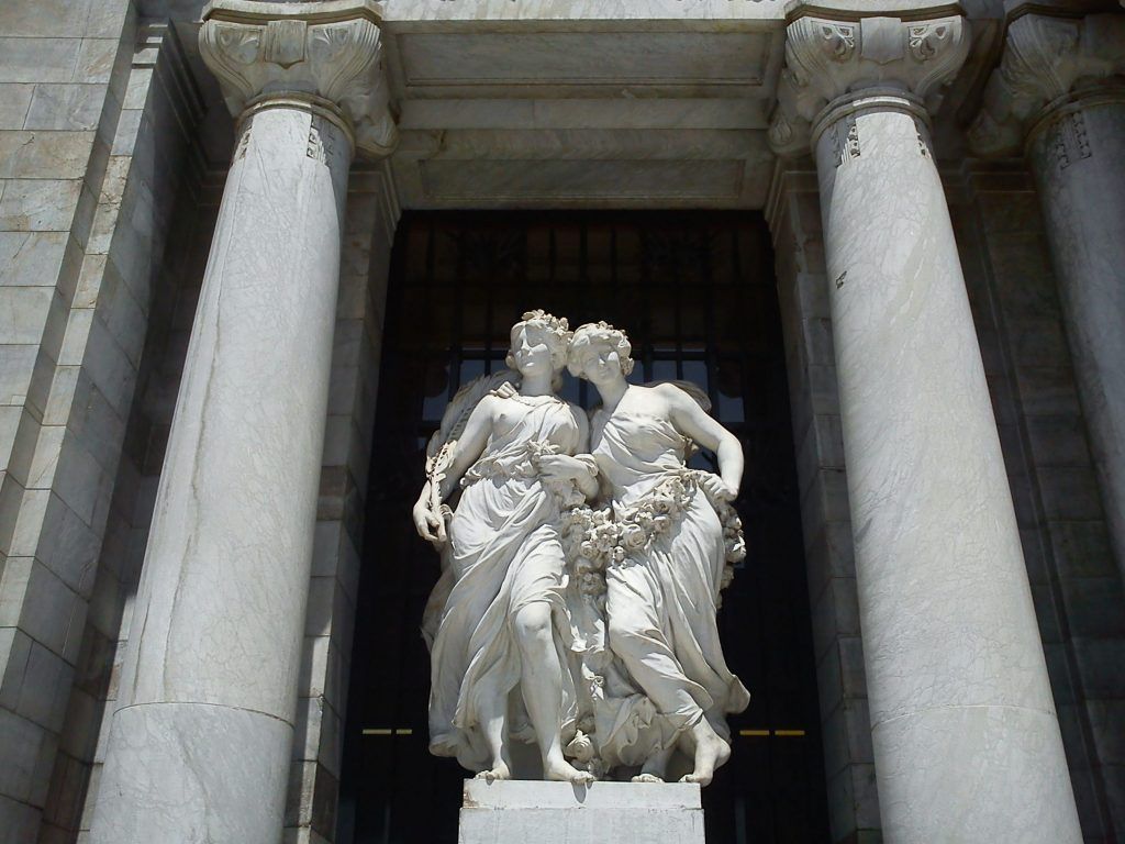 Un palacio que sirvió para tres monumentos de la CDMX - Esta-escultura-que-hoy-adorna-la-entrada-de-Bellas-Artes-iba-a-ser-colocada-a-la-entrada-del-Palacio-Legislativo-imagen-tomada-de-jorgalbrtotranseunte.wordpress.com_-1024x768