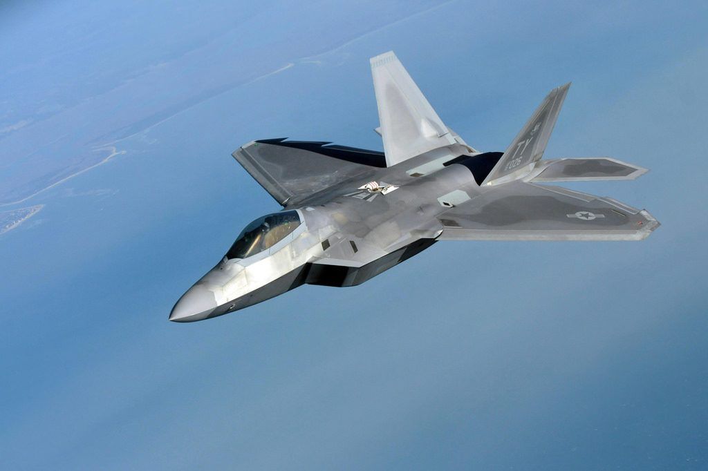 Un caza F-22 fue atacado en Estados Unidos… por abejas - F-22-Raptor-aar-1024x682