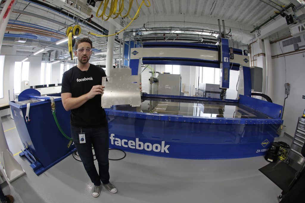 Estrena Facebook laboratorio de hardware - Facebook-1024x683