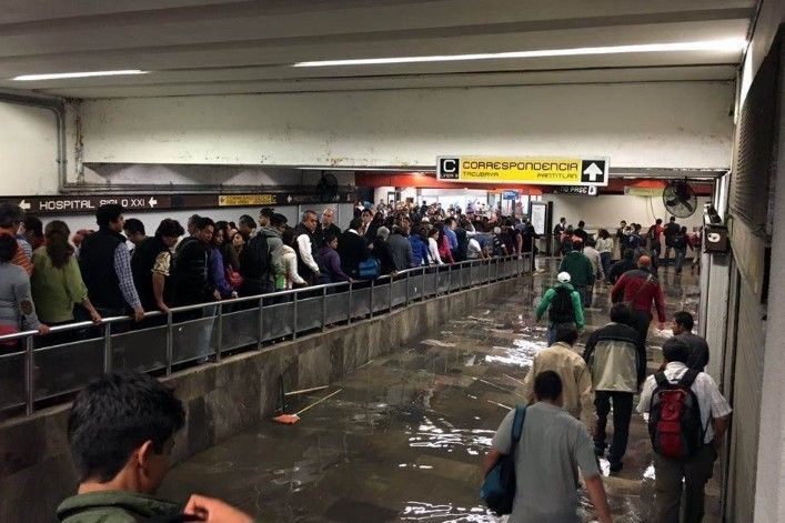 Invertirán 80 mdp para evitar inundaciones en el Metro - Goteras-Metro-CDMX3