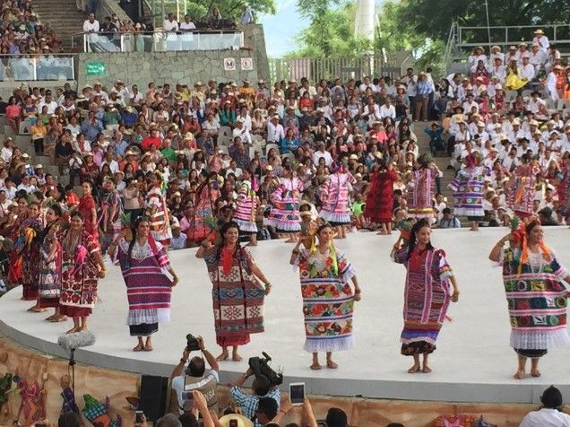 Guelaguetza celebra el segundo Lunes del Cerro