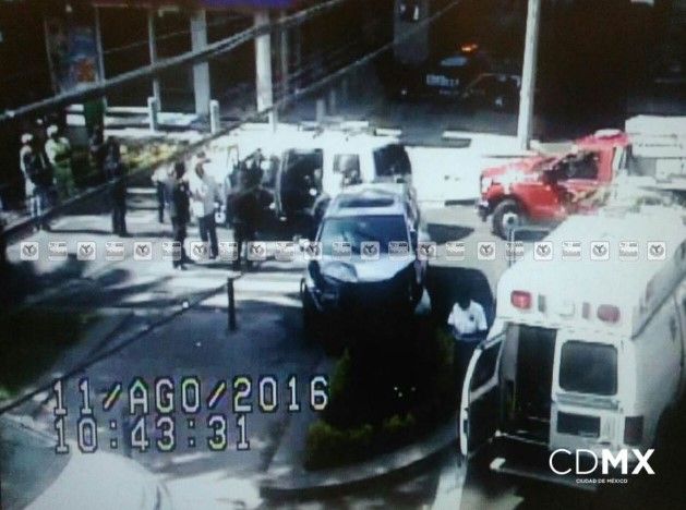 Chocan dos automóviles en Polanco - Homero-Eugenio-Sue-choque-internet