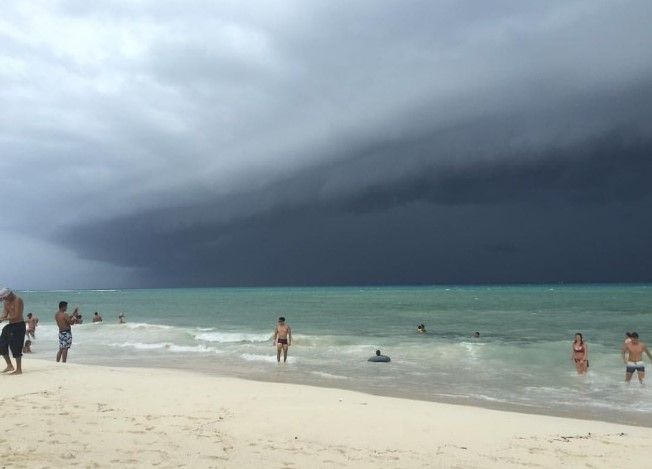 Así recibieron a Earl en costas de México y Belice