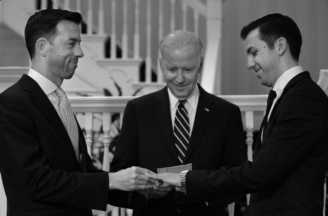 Joe Biden celebra boda homosexual en su casa Joe Biden celebra boda homosexual en su casa
