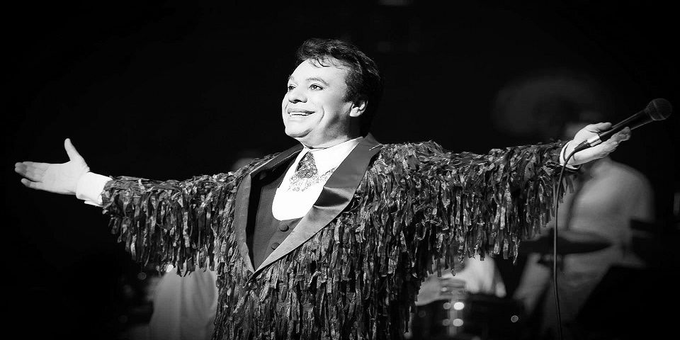Restos de Juan Gabriel permanecen en funeraria de Los Ángeles