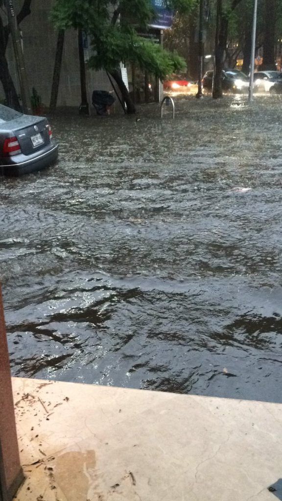 Inundaciones en el Valle de México - Lluvias-Condesa-ai_nanita-576x1024