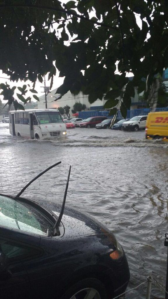 Inundaciones en el Valle de México - Lluvias-Naucalpan-151035-2-576x1024