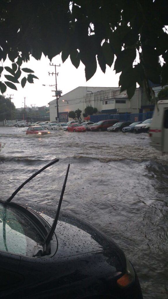 Inundaciones en el Valle de México - Lluvias-Naucalpan-151035-3-576x1024