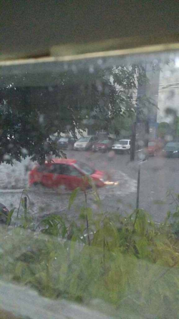 Inundaciones en el Valle de México - Lluvias-Naucalpan-151035-576x1024