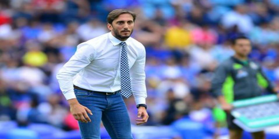 Santos cesa a Luis Zubeldía