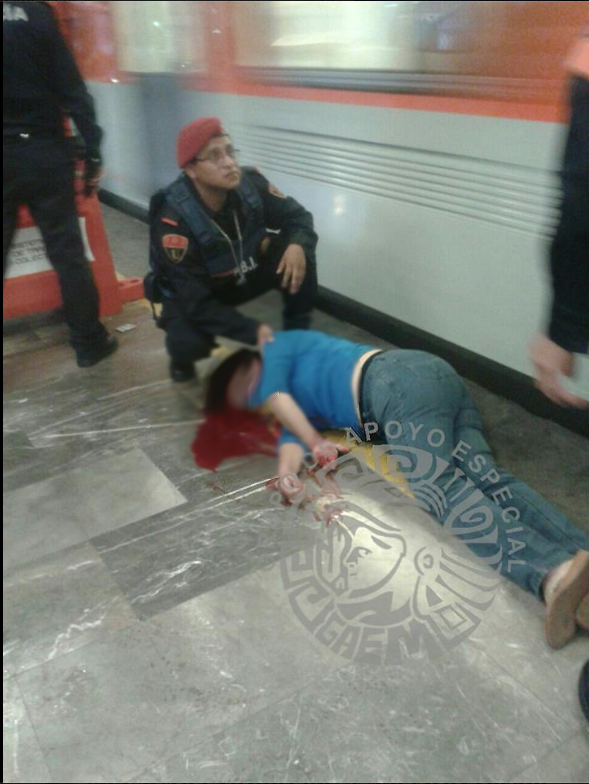Metro golpea en la cabeza a una mujer por asomarse a las vías - Metro3-corregida
