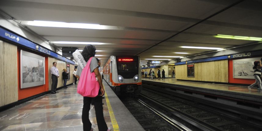 Personal del Metro evita que joven se suicide