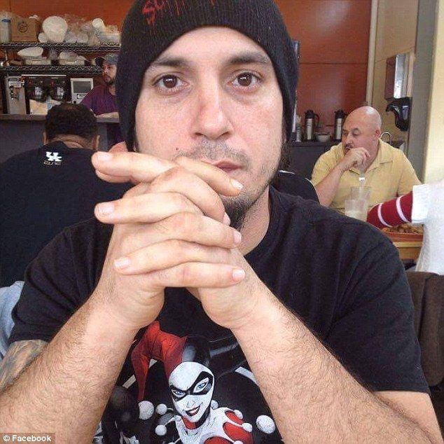 Video: derriban a pasajero tras amenazar a tripulación de avión - Michael-Kerr