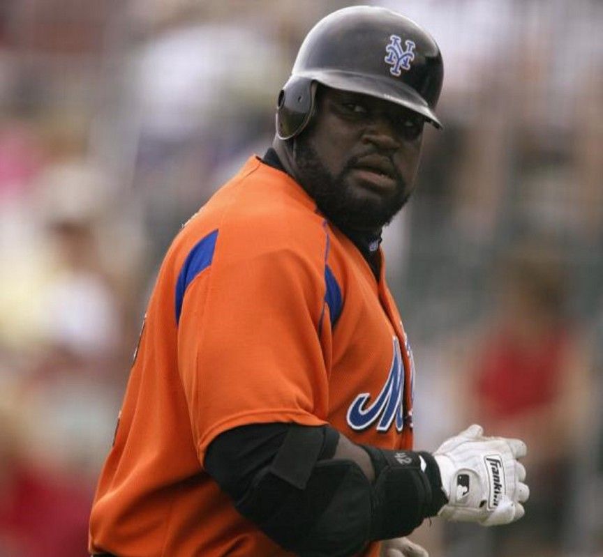 Beisbolistas que cobran millones pero ya no juegan - Mo-Vaughn