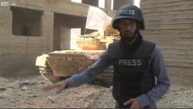 Video: periodista estuvo cerca de ser impactado por una bomba en Siria