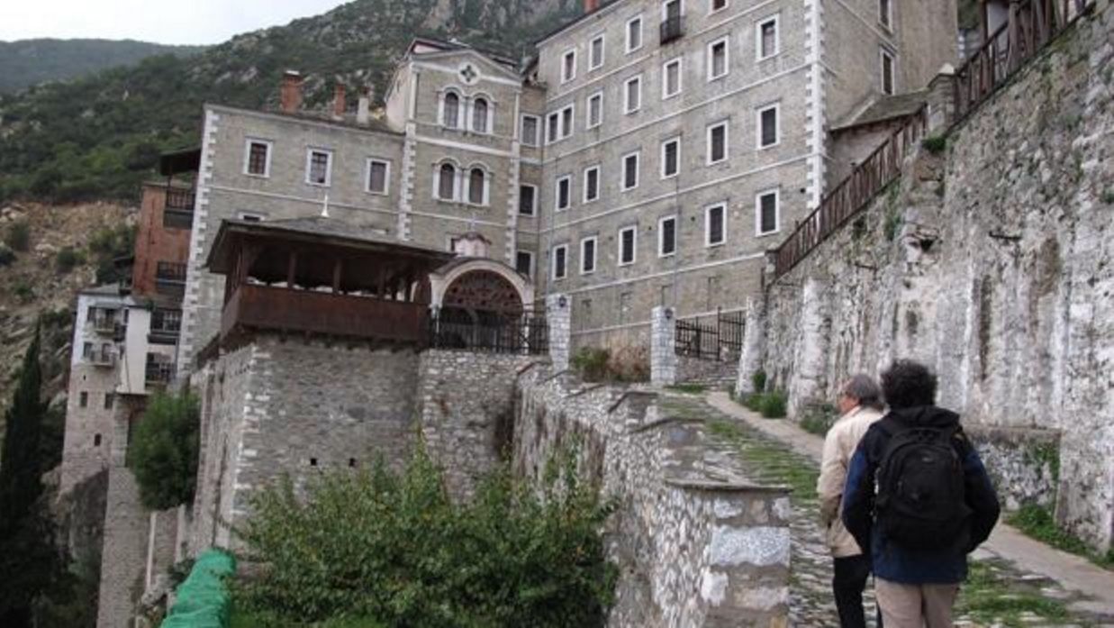 El lugar de Europa donde no entran mujeres desde hace mil años