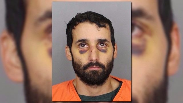 Hombre choca su auto para matar a su hijo de 2 años