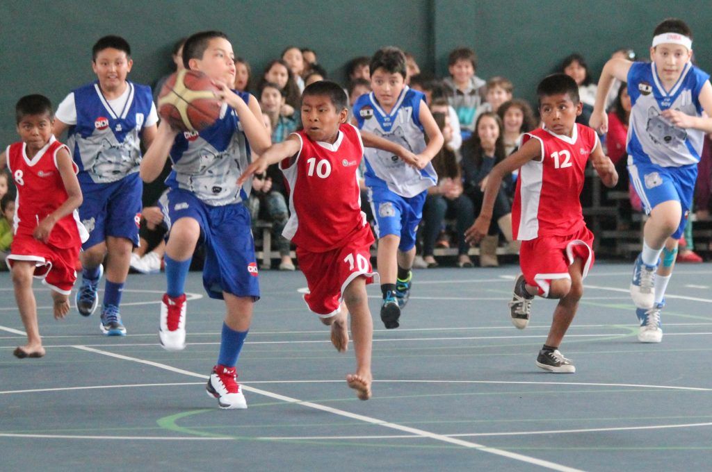 Le quitan a niños triquis cancha hecha especialmente para ellos - Niños-01-1024x680