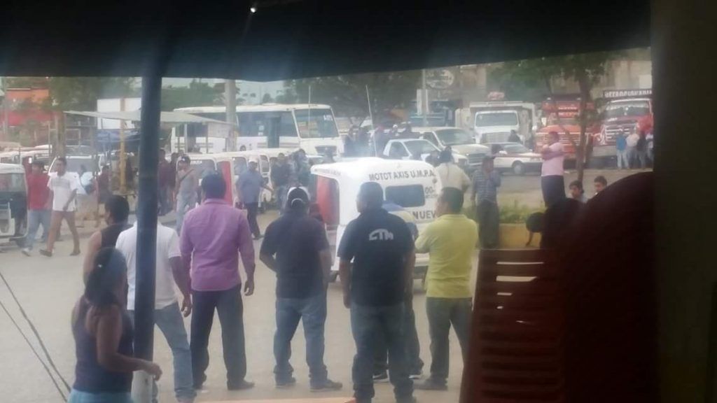Bloquean transportistas vialidades en Oaxaca - Oaxaca-1-1024x576