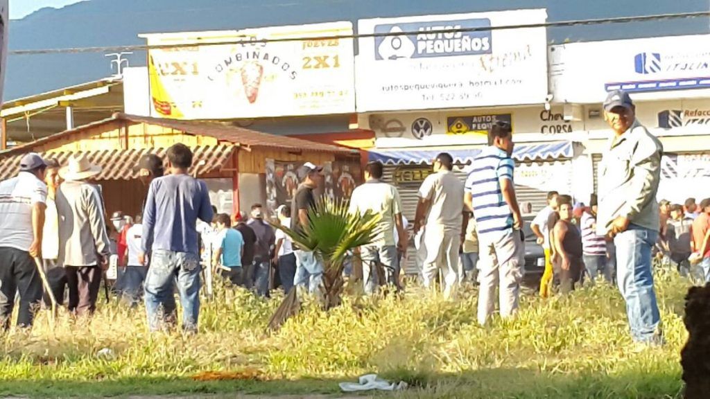 Bloquean transportistas vialidades en Oaxaca - Oaxaca-4-1024x576