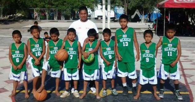 Le quitan a niños triquis cancha hecha especialmente para ellos - Ovaci-1858446