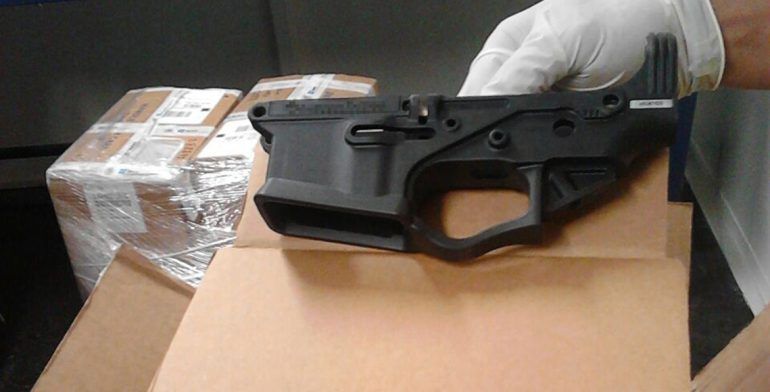 PGR asegura 40 cartuchos de rifle AR-15 en el AICM