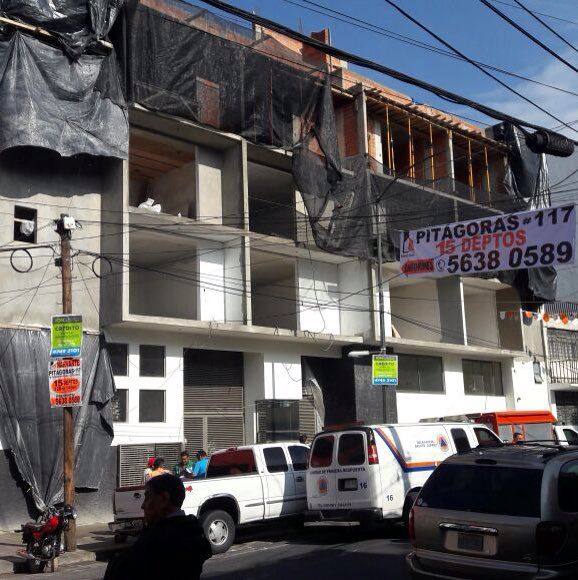 Muere trabajador tras caer en obra de la Narvarte