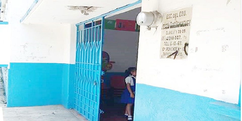 Padres de familia abren escuela en Tapachula