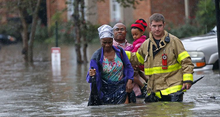 Rescatan a más de mil personas en Louisiana por inundaciones