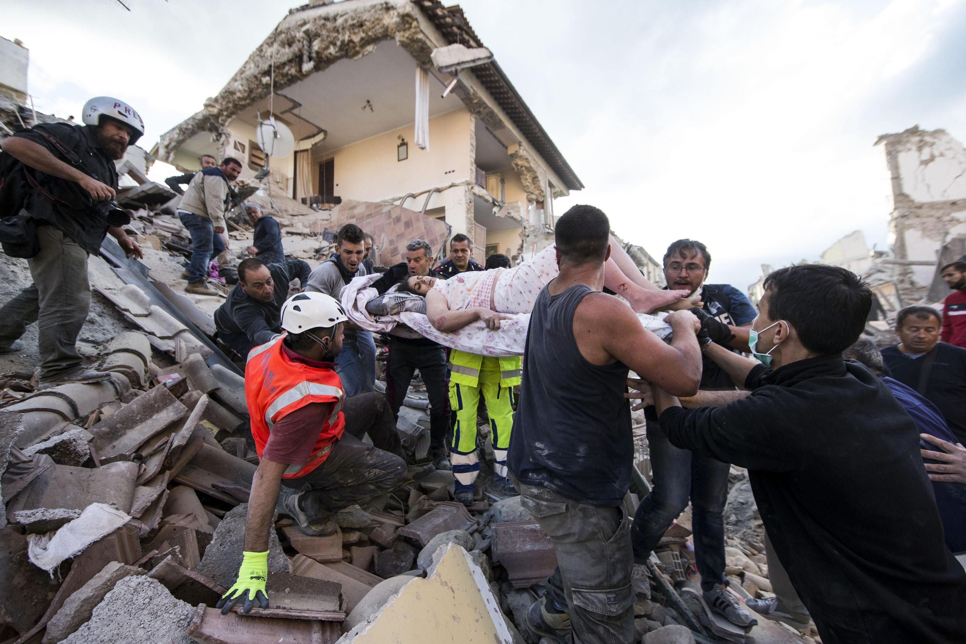 Sube a 250 número de muertos por terremoto en Italia - Terremoto-Italia-3