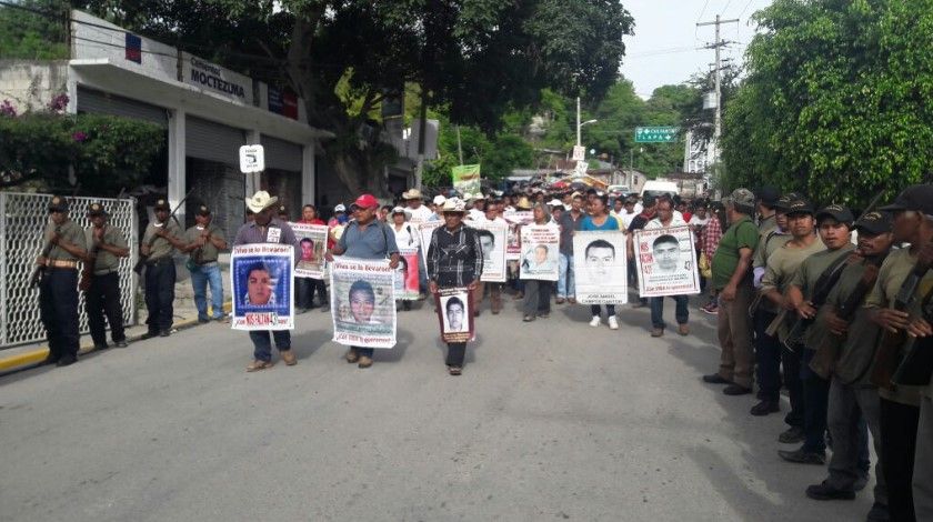 Padres de normalistas marchan en Tixtla previo a evento oficial - Tixtla-marcha-ayotzinapa-JaimeGarcia309