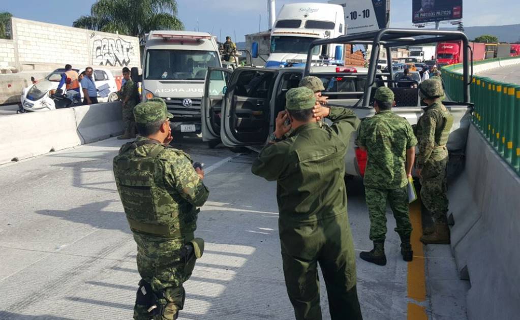 Tráiler provoca carambola en la Cuernavaca-Acapulco