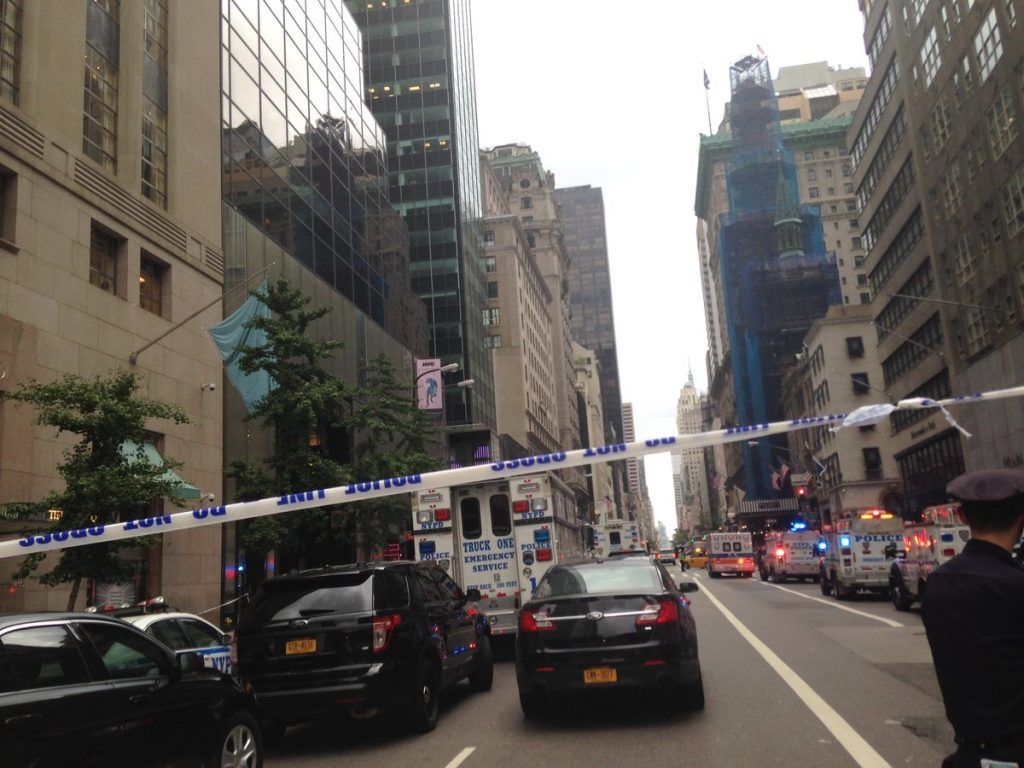 Video: policía detiene a hombre que escalaba la Trump Tower sin arnés - Trump-tower-3-1024x768