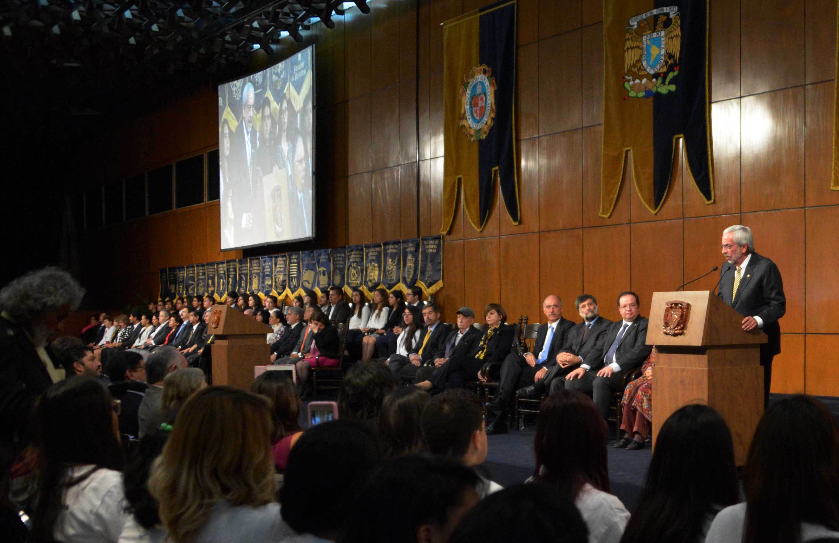 La UNAM rejuvenece con cada ciclo escolar: rector - UNAM-Graue