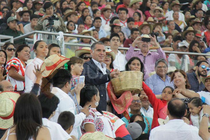 Culmina sin incidentes octava de la Guelaguetza en su edición matutina - WhatsApp-Image-2016-08-01-at-11.44