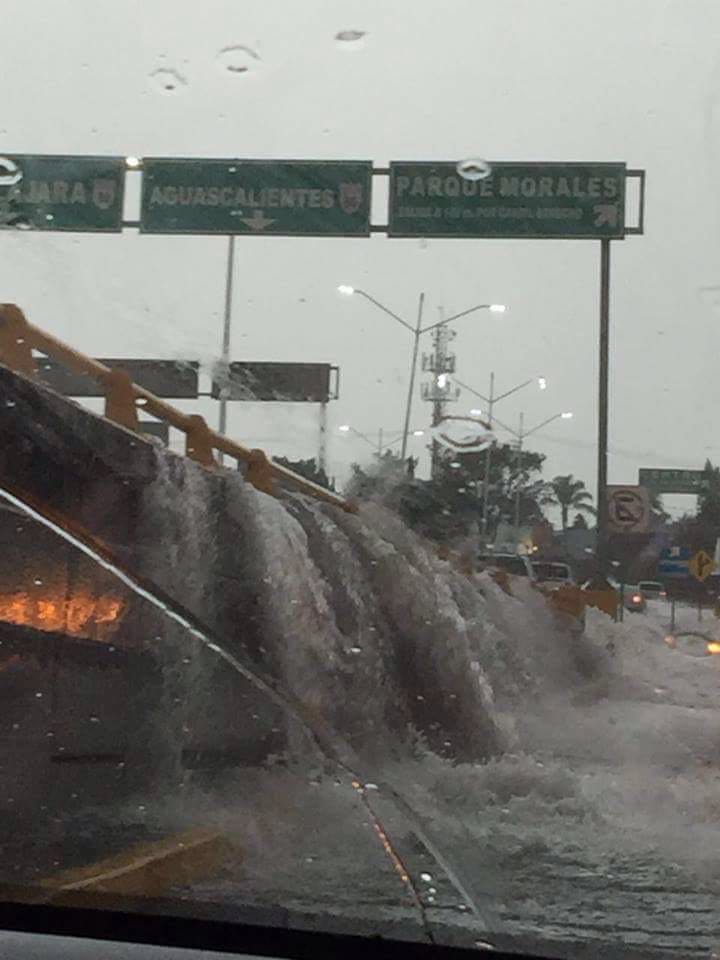 Videos: fuertes inundaciones en San Luis Potosí