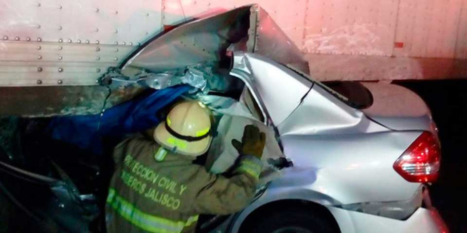 Muere pareja en accidente en carretera a Chapala