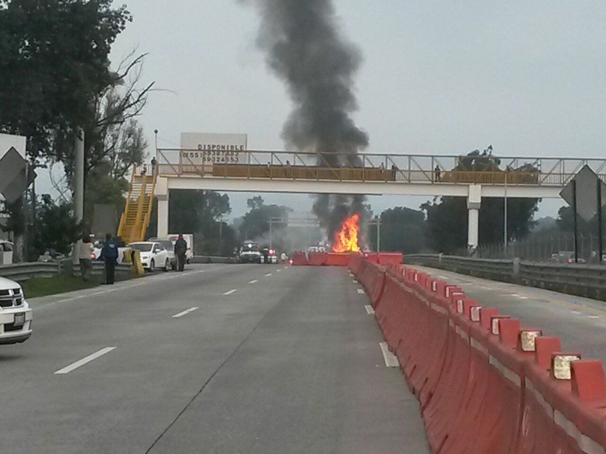 Cierran parte de la  Autopista México-Querétaro por accidente. 2 muertos