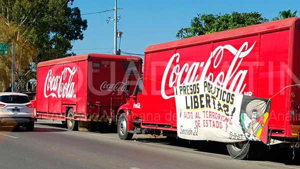 Maestros bloquean carreteras y se apoderan de camiones en Oaxaca - aero1