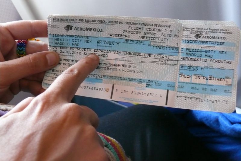 Aeroméxico suspende prestación de boletos a sus sobrecargos