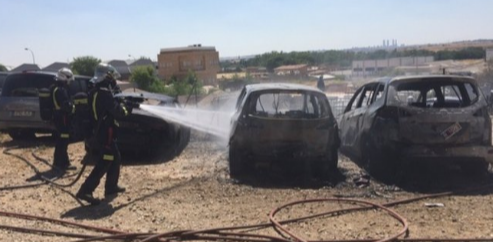 Se incendian 32 coches cerca del aeropuerto de Barajas - aeropuerto-españa