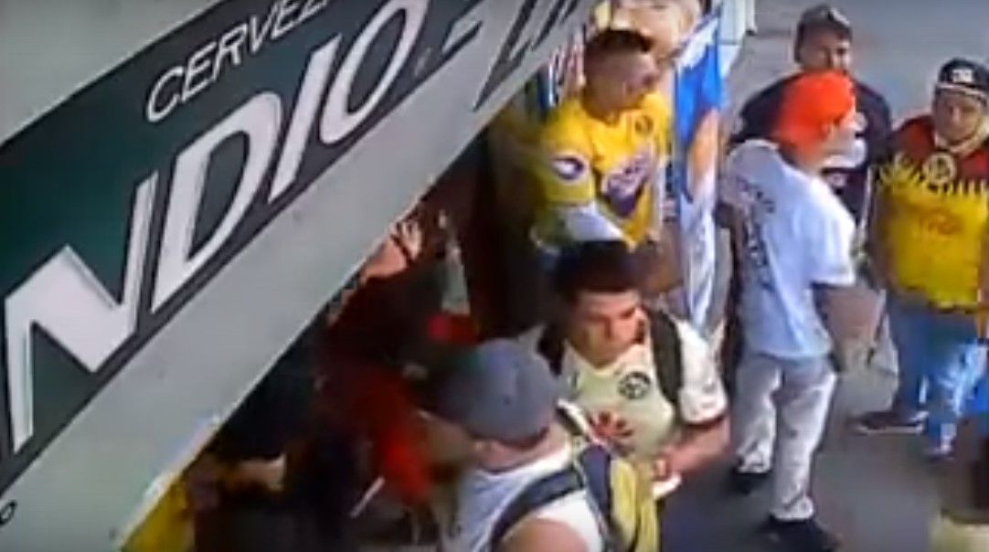 Aficionados del América roban una tienda