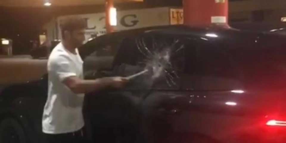 Video: piloto de MotoGP destroza ventana de su Porsche Video: piloto de MotoGP destroza ventana de su Porsche