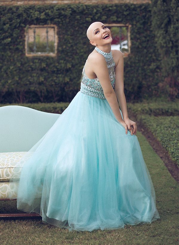 Modelo mexicana se vuelve imagen de la lucha contra el cáncer - andrea-3