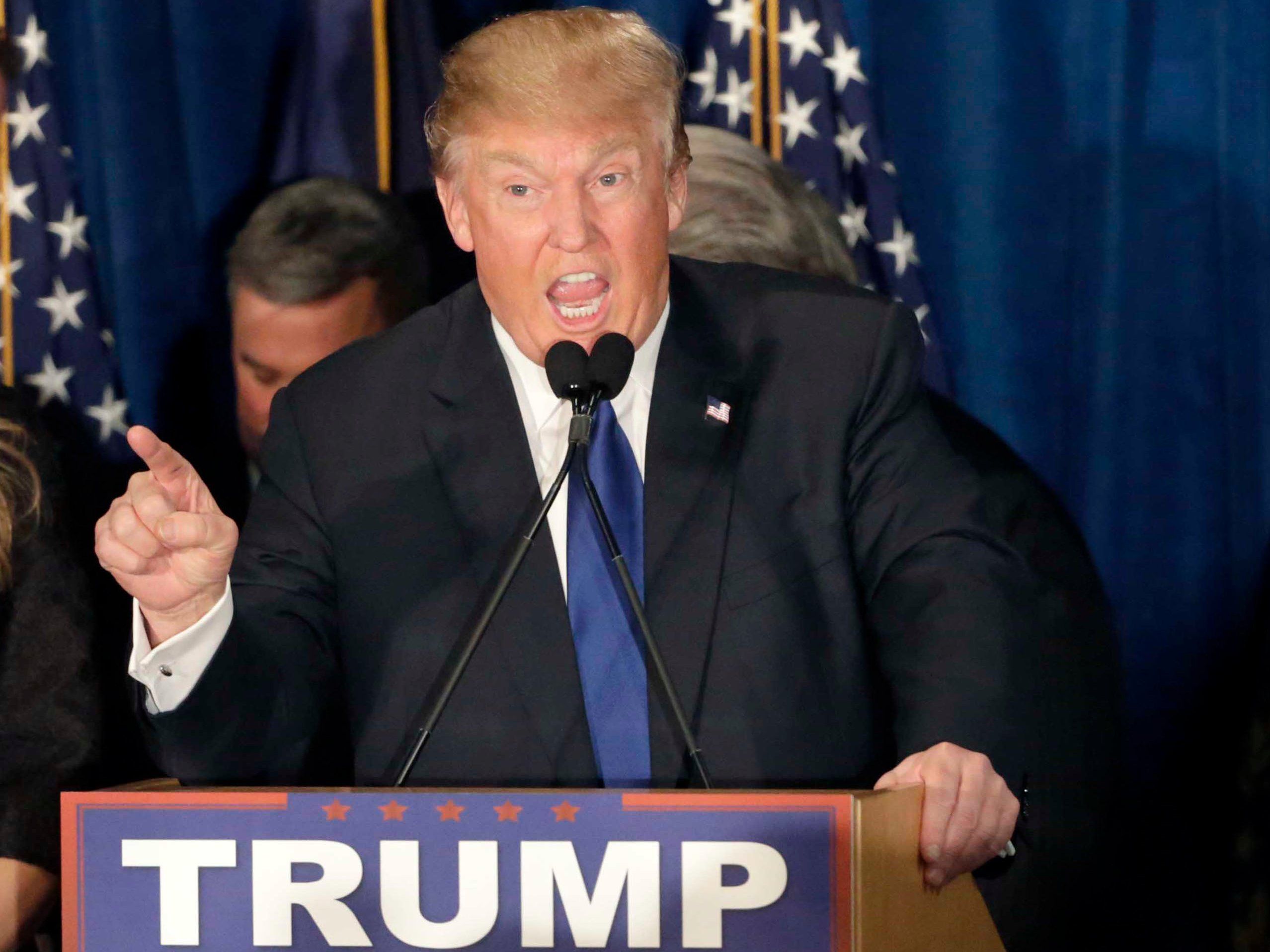 “Yo no soy racista, Hillary Clinton sí”: Donald Trump - ap_215500426437