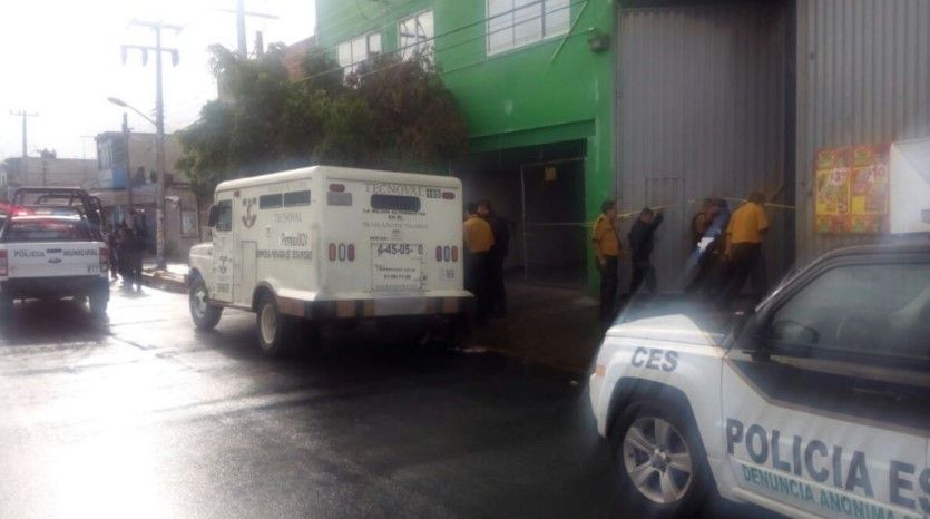 Balacera en Aurrerá deja un muerto y un herido