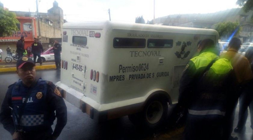 Balacera en Aurrerá deja un muerto y un herido - asalto-aurrera-chalco-reporterosenmov2