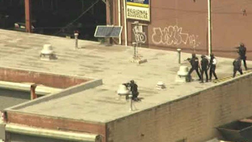 El SWAT rescata a dos personas en Newark