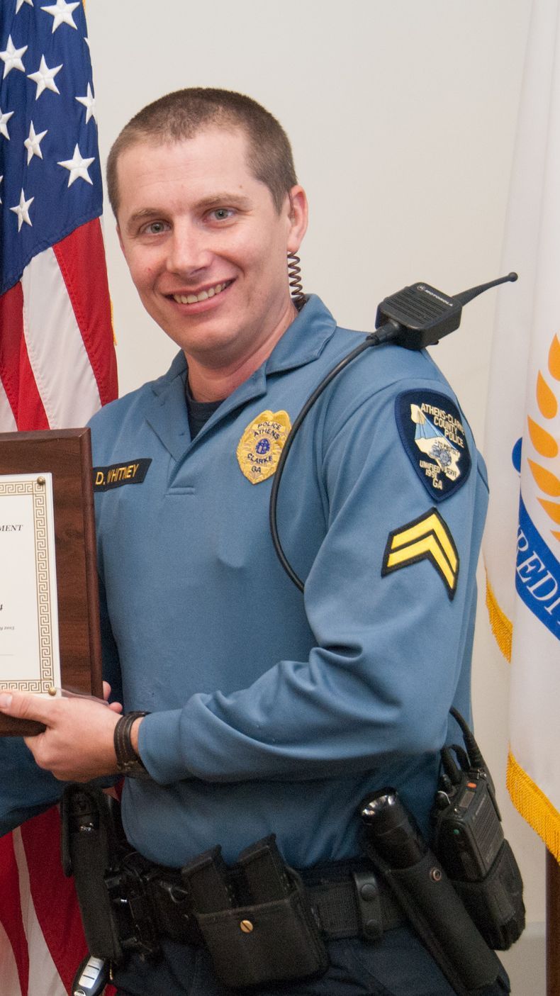 Video: policía rescata a hombre mientras su coche estaba en llamas - athens-clarke-county-police-officer-dan-whitney-2